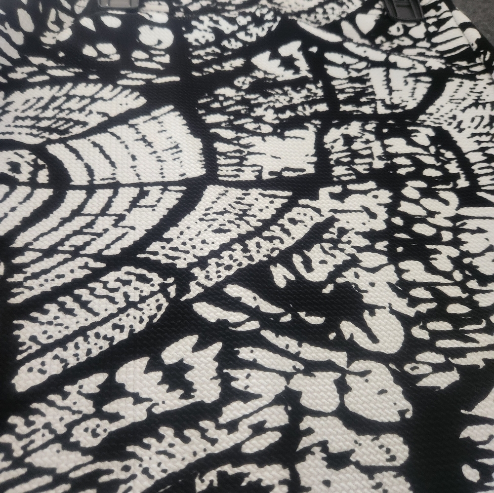 Black and White Patterned Women's Pemcil Skirt - Picture 2 of 5